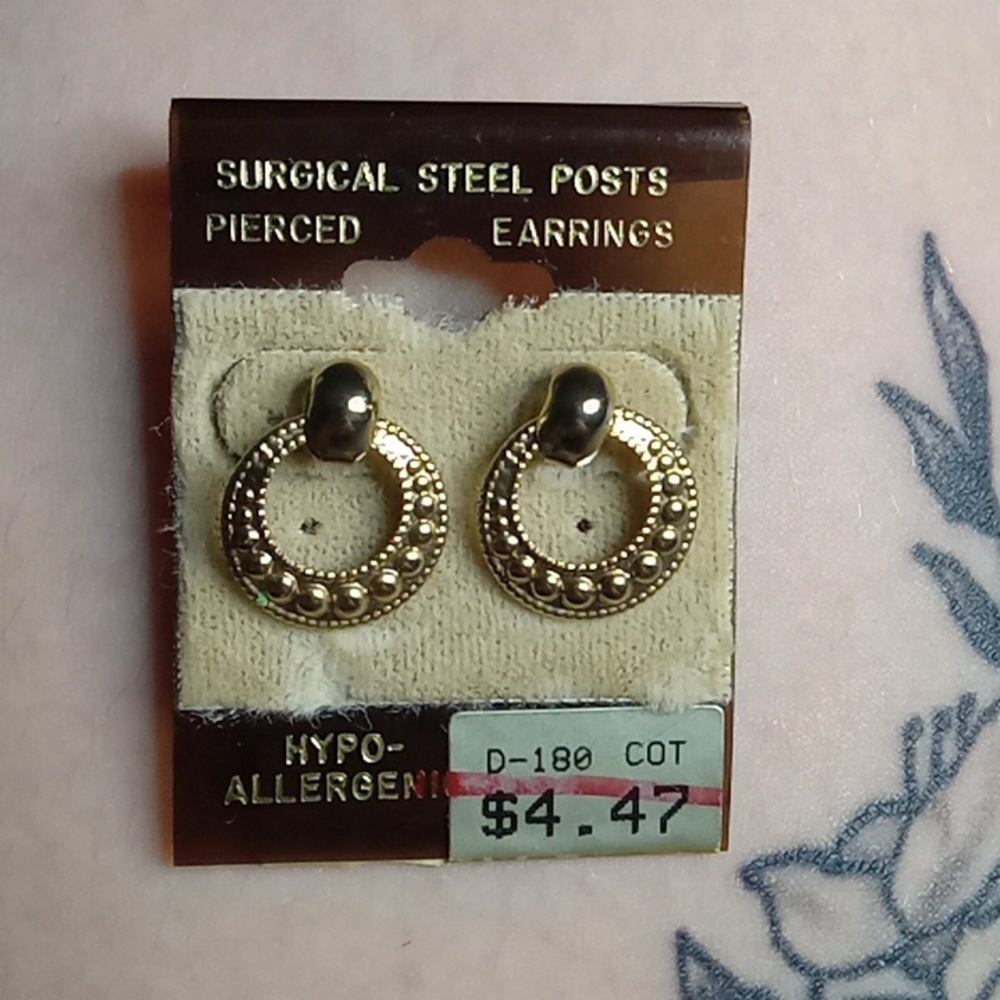 Vintage gold hypoallergenic earrings